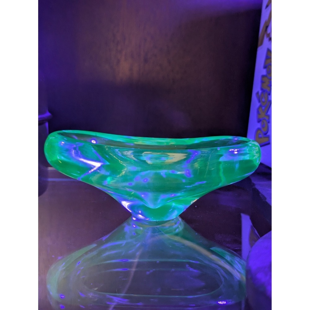 Rare Neodymium Uranium Alexandrite Glass Bowl 395nm UV Glow‎ Lavender to Green